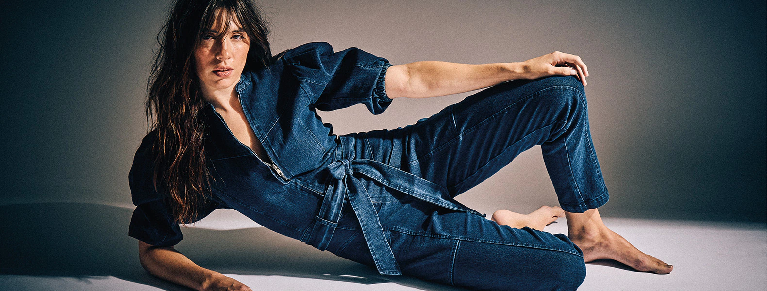 chica con un mameluco